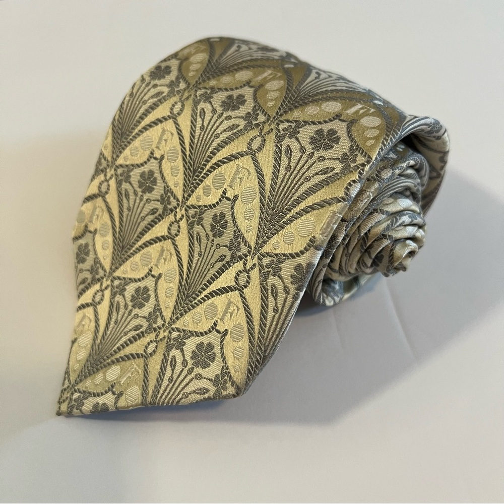 Gianfranco Ferre,‎ 100% Silk, Made in Italy, Gold and Silver Men's Neck Tie